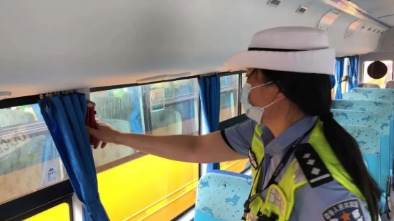 廣東里水學生返校時間越來越近，校車安全檢查起來~
