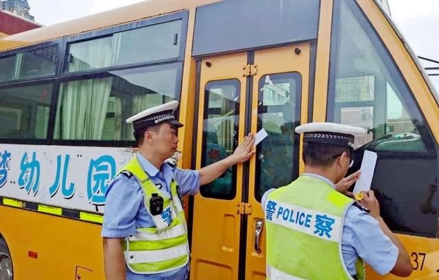 呵護(hù)兒童成長，關(guān)注校車安全！臨洮交警蜀黍這樣做