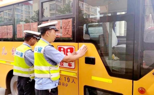 呵護(hù)兒童成長，關(guān)注校車安全！臨洮交警蜀黍這樣做