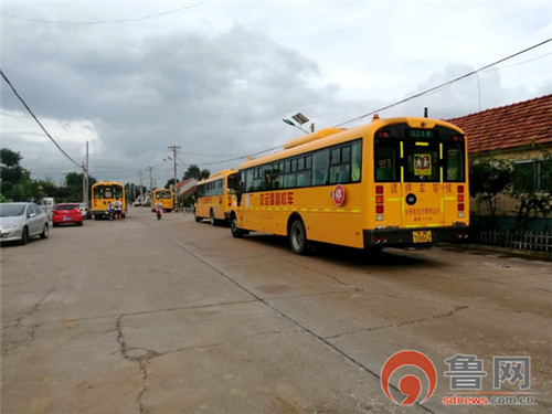 青島萊西：暑假“校車”接送學(xué)生 記者采訪交運公司“避而不見”