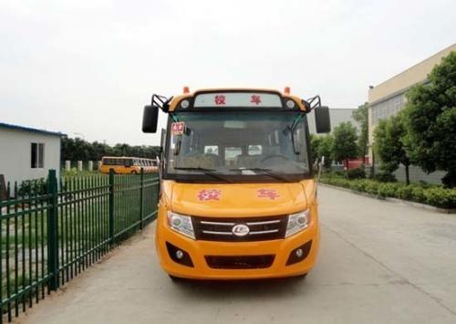 筑牢夏季校車(chē)安全防線 云龍交警舉辦夏季校車(chē)從業(yè)人員安全教育培訓(xùn)會(huì)
