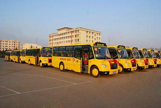 青島校車技能大比武！四千余駕駛員照管員應(yīng)戰(zhàn)