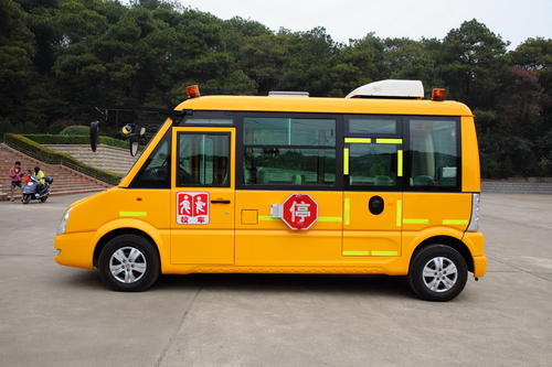 柳州魚峰區(qū)開展校車安全聯(lián)合執(zhí)法檢查