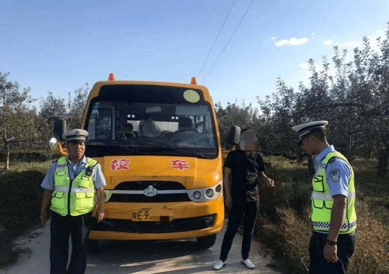 渭南一校車司機(jī)被查處！扣13分+罰款！不要拿孩子安全開玩笑...