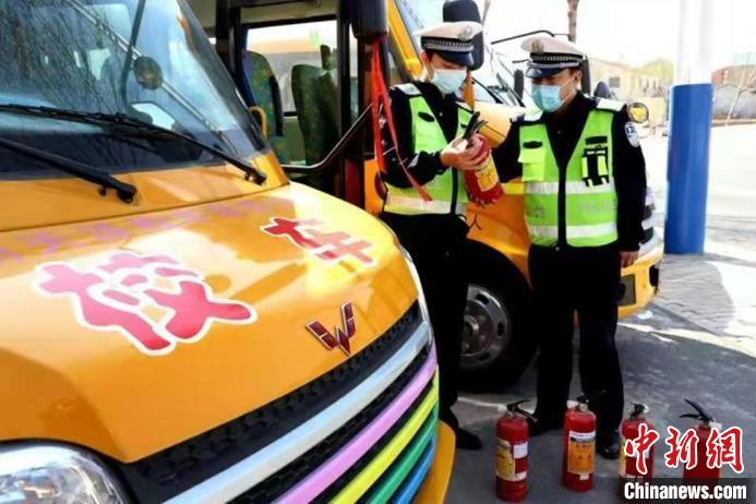 堅決抵制“黑校車”！河北開展接送學生車輛交通安全大檢查