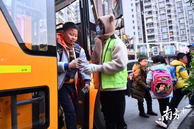 廣東佛山：共享校車、無紙化報名……禪城這樣為教育服務賦能升級
