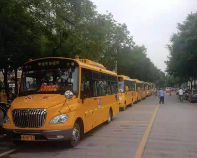 銅川誠(chéng)信公司校車司機(jī)“用責(zé)任、擔(dān)當(dāng)”迎接新學(xué)期工作