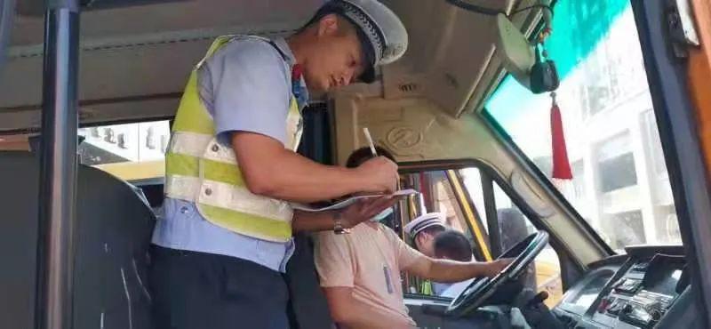 關注校車安全，沅江交警在行動！