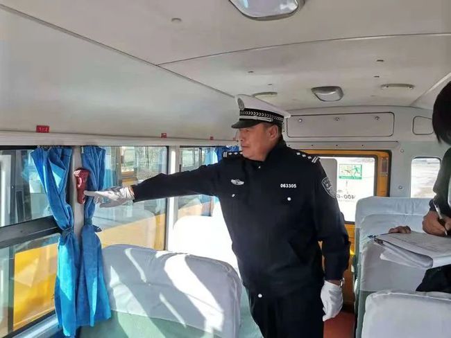 大慶交警聯(lián)開展校車安全專項檢查 扎實筑牢安全防線
