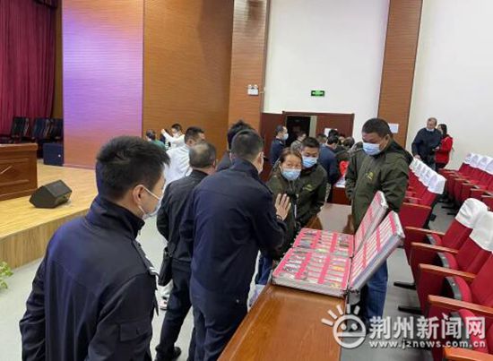 沙市區校車駕駛員集體“剪頭發” 只為這項檢測！