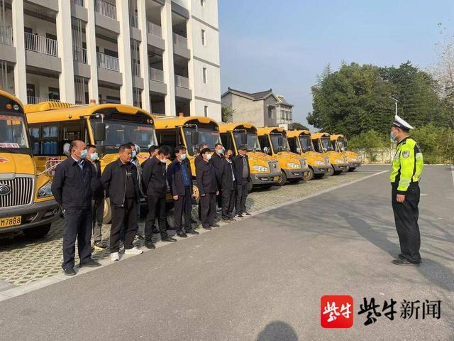 消除隱患確保學生出行安全，警方全面開展校車大檢查