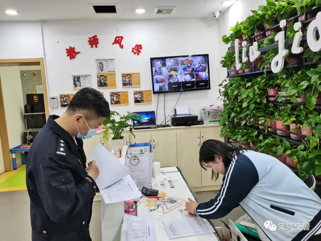 定興對全縣校車進行大規模檢查!