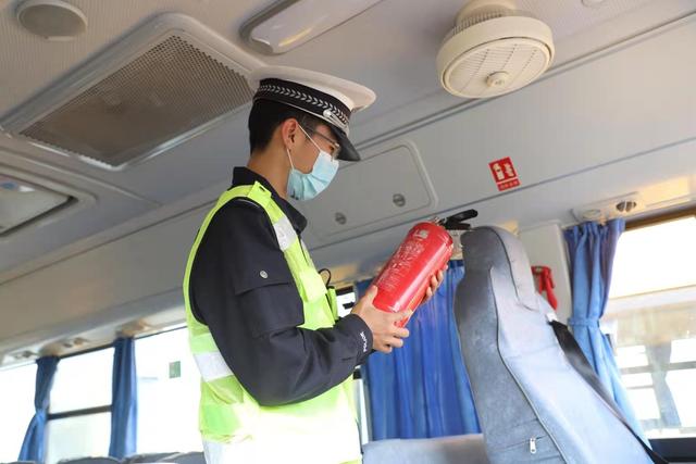 校車安全大檢查，讓學生平平安安上下學