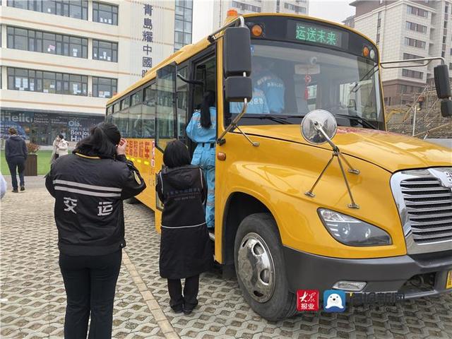 交運(yùn)黃島溫馨校車“逃生”實(shí)操演練 為學(xué)生校車安全保駕護(hù)航