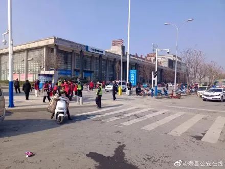 嚴(yán)查！壽縣交警查獲超員“黑校車” ！核載7人實(shí)載12人