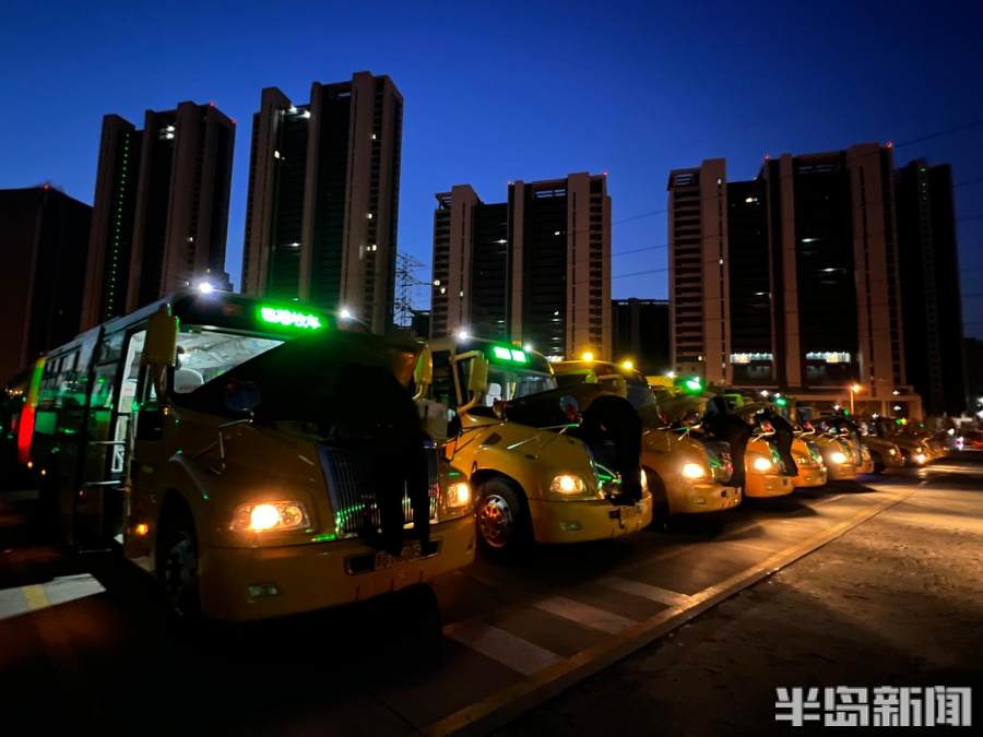 開學(xué)首日，12.5萬學(xué)子乘坐“暖”校車準點到校