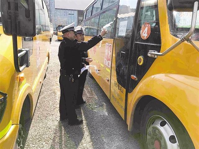 校車解封迎開(kāi)學(xué)