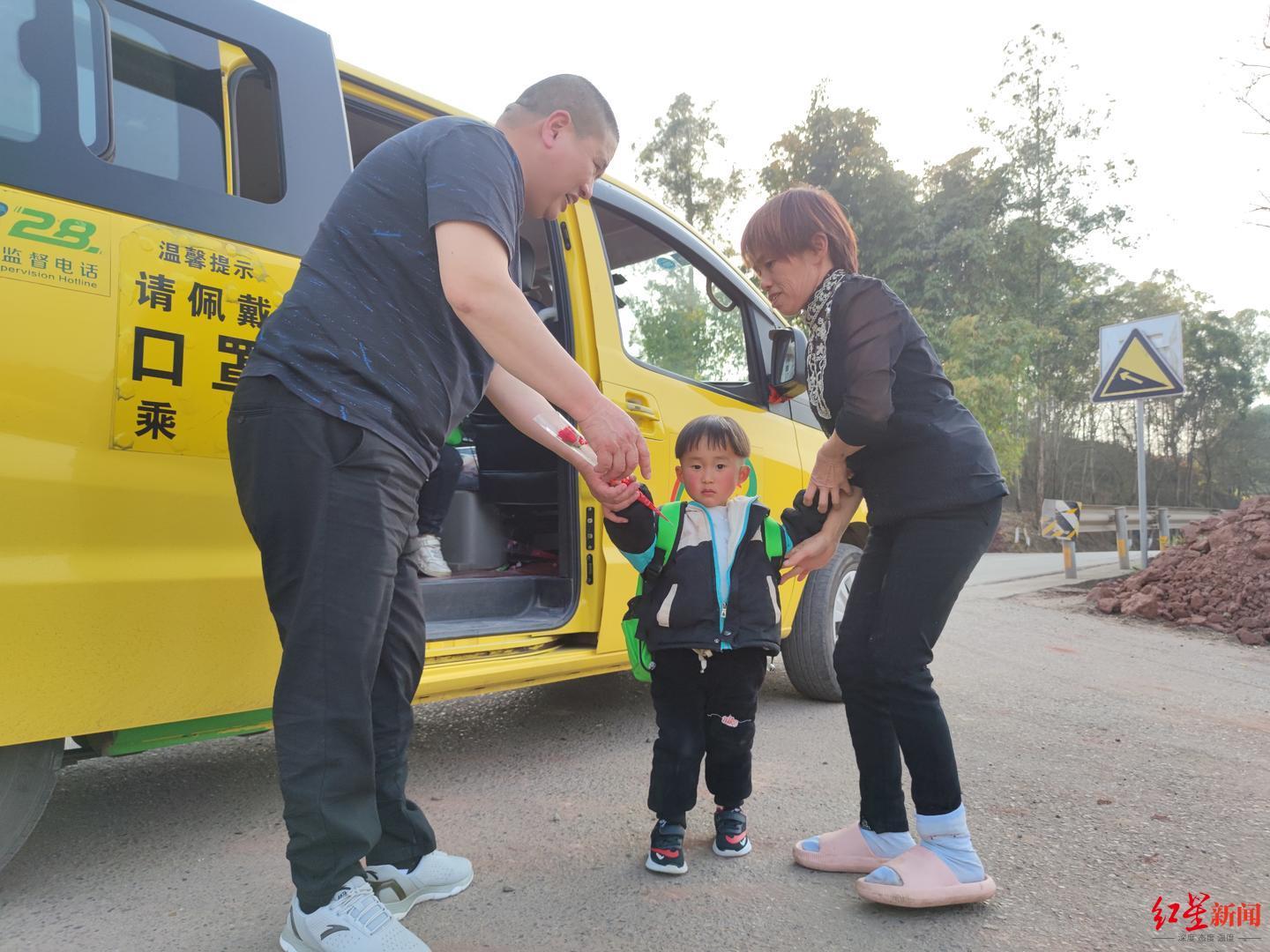 實地走訪山村“小校車”：如何既方便學生贏了口碑，又能收獲經營的“金杯”？