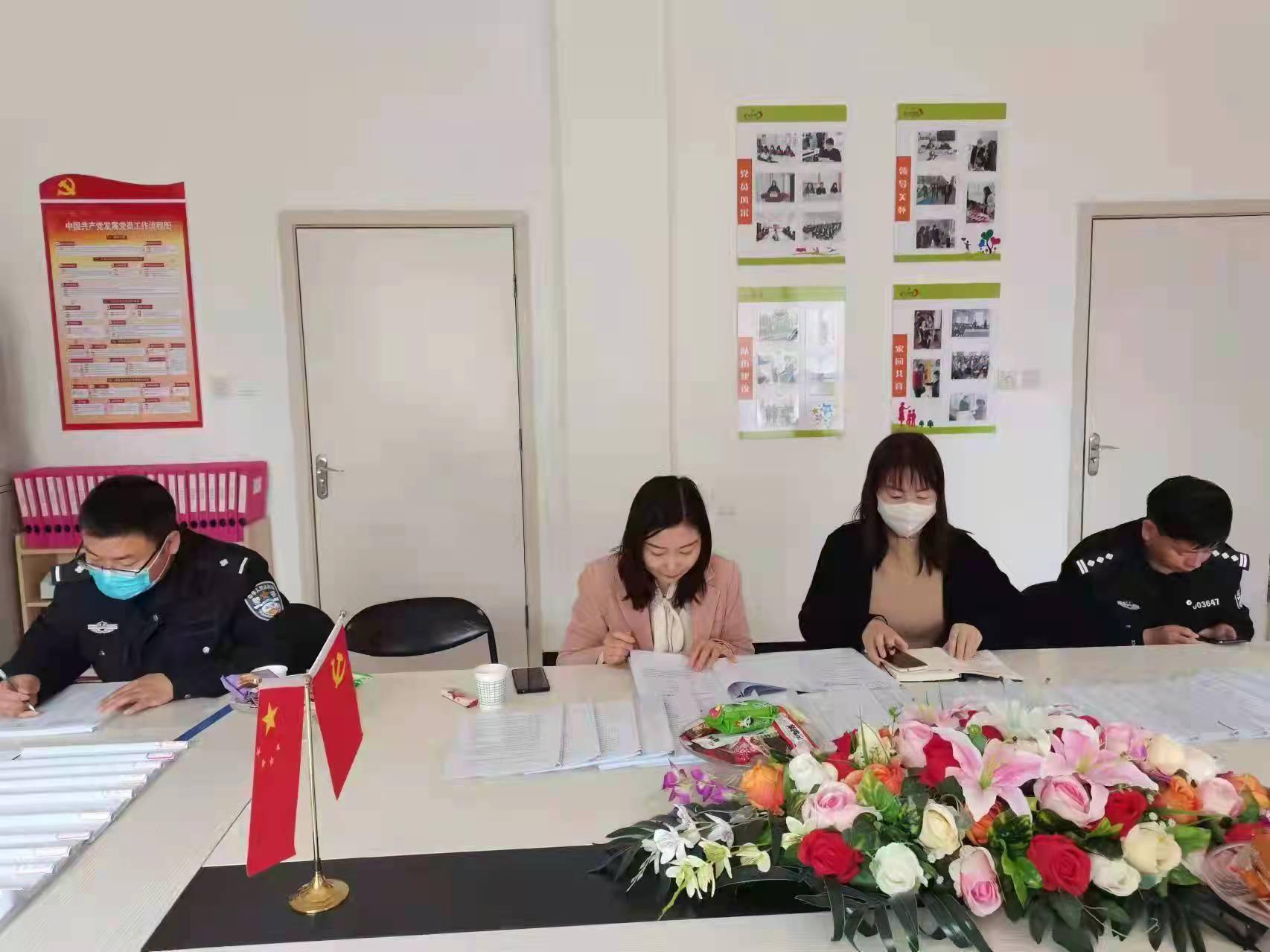 長(zhǎng)武交警聯(lián)合縣教育局開(kāi)展校車安全檢查