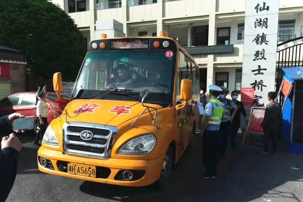 交警大隊(duì)開(kāi)展校車(chē)安全突擊檢查，護(hù)航平安上學(xué)路