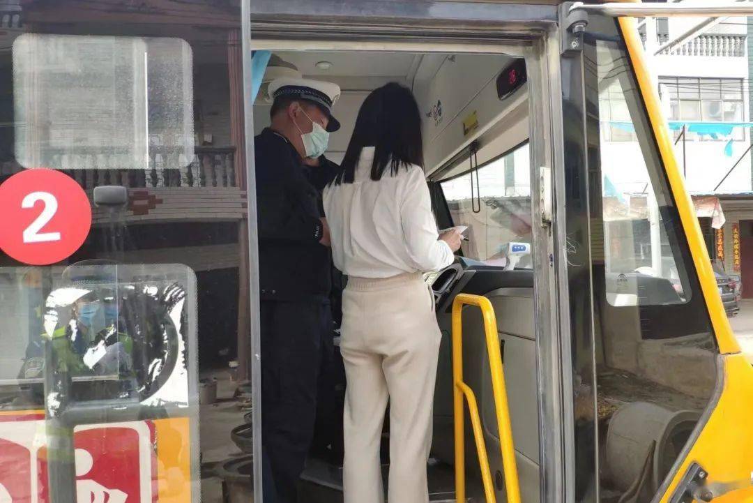 陽(yáng)新多部門聯(lián)合開展校車安全突擊檢查