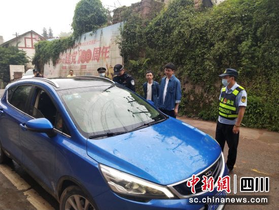 打擊治理“黑校車”專項行動。吳道才 攝