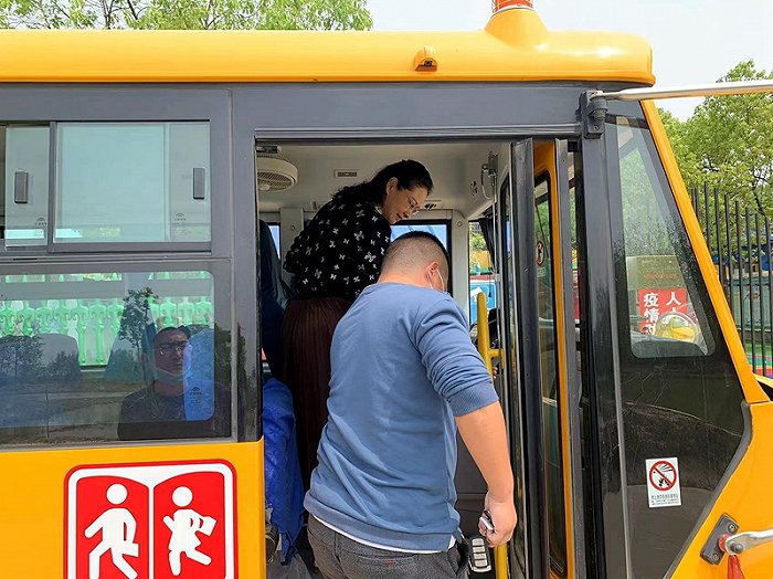 信陽潢川縣教體局多舉措加強校車安全綜合管理，保障師生出行安全