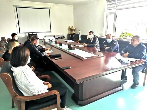 七進宣傳 |梅河口市公安局交警大隊聯(lián)合市教育局召開校車安全管理工作會議