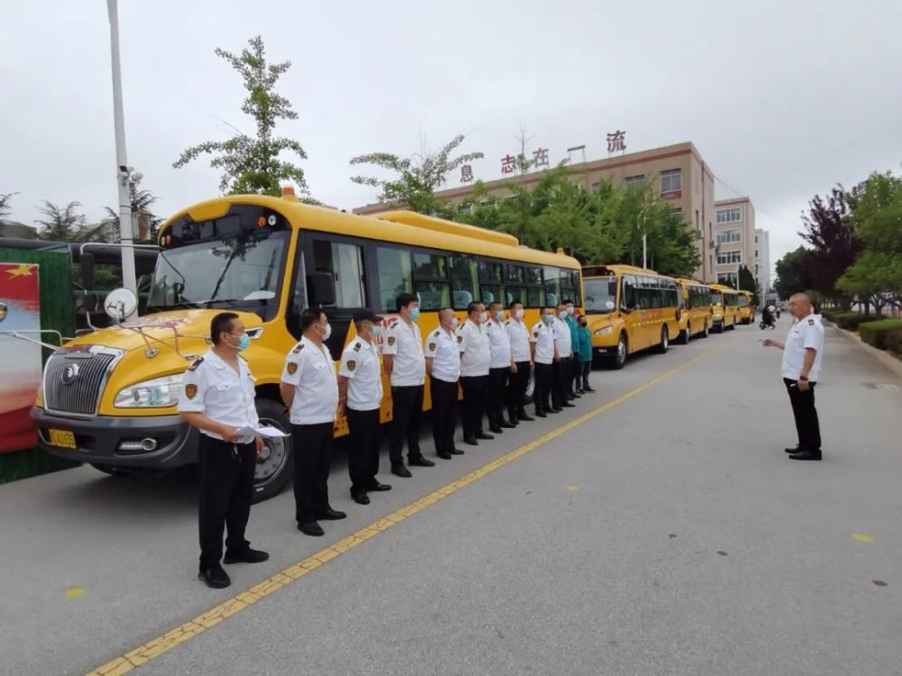萊西交運(yùn)61部校車體檢迎高考