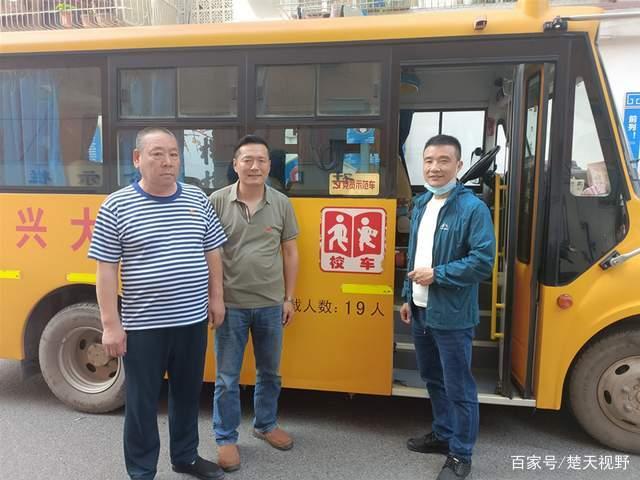 鄂州大興聯運推出“黨員示范車”，打造靚麗的城市風景線