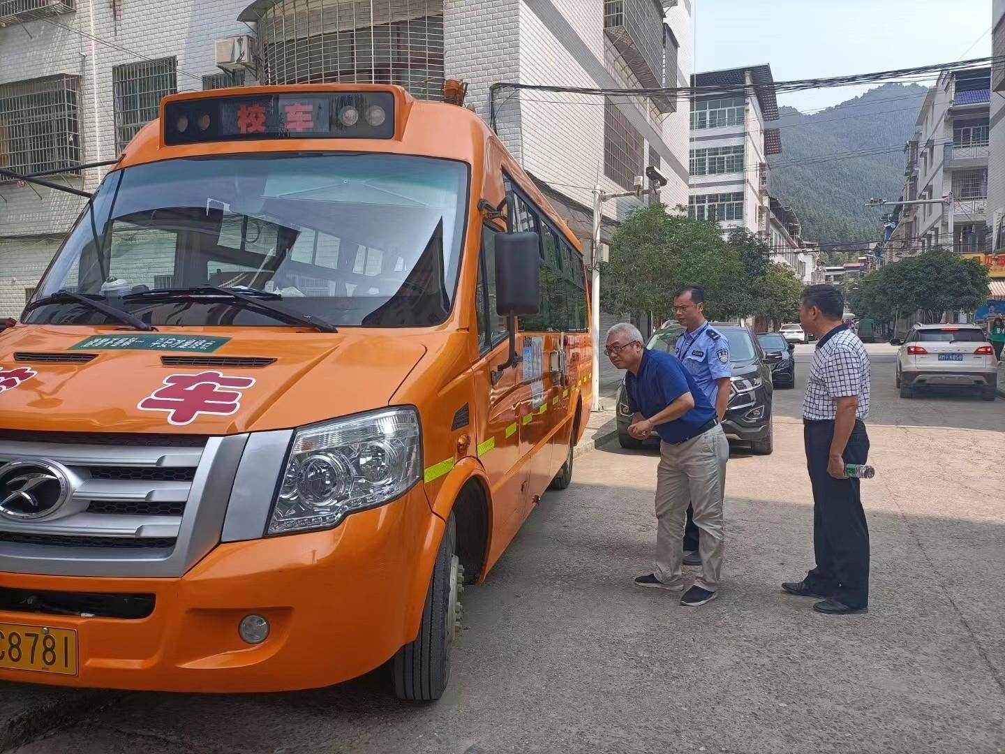 金洞：強化校車監管 確保“花朵”安全