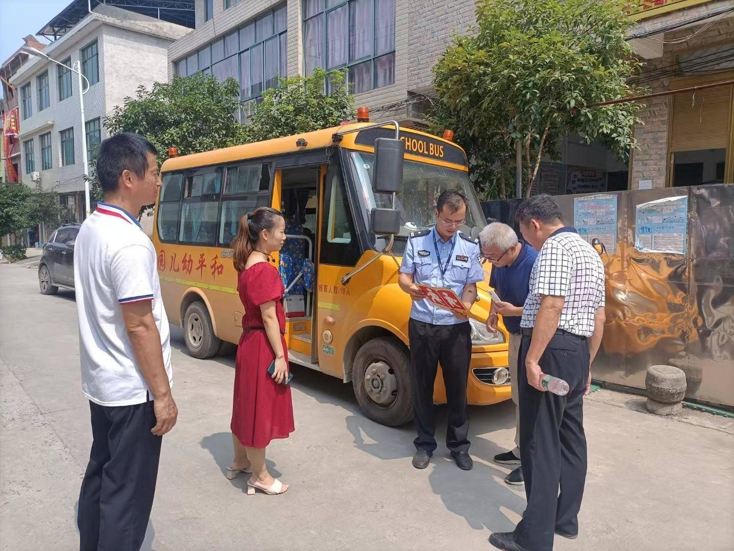 金洞：強化校車監管 確保“花朵”安全