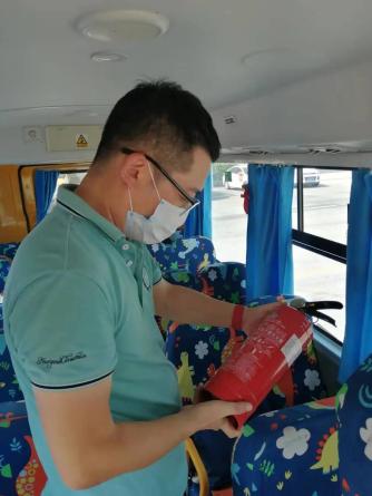 源頭監管 | 運河區教育體育局聯合滄州交警對校車進行安全檢查