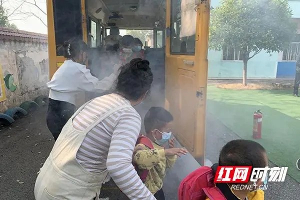 淥口區(qū)南洲鎮(zhèn)中心學校：加強校車演練 筑牢安全防線