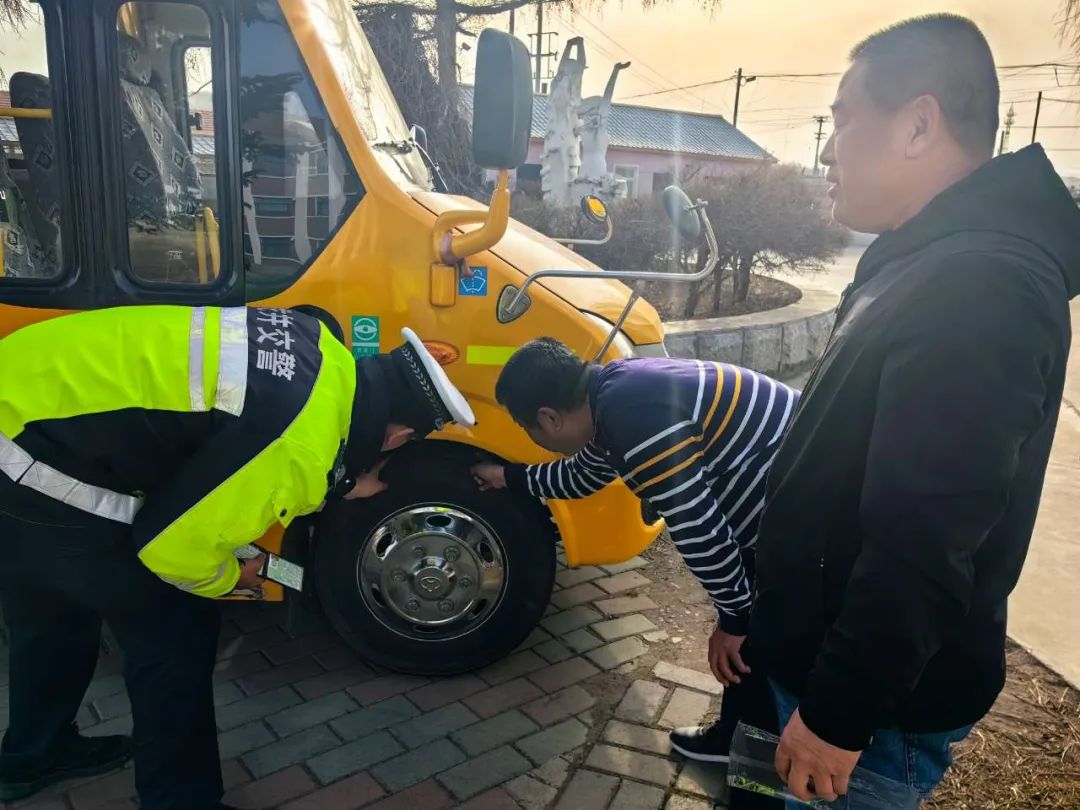 為愛護航 安全“童”行！龍井交警開展校車安全大檢查