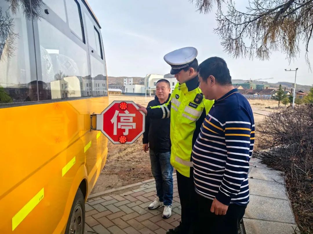 為愛護航 安全“童”行！龍井交警開展校車安全大檢查