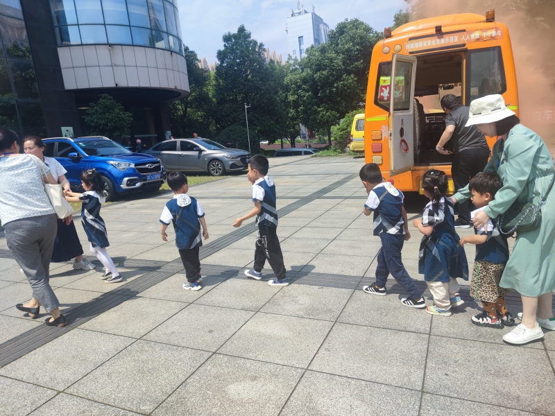 打造平安校車！湘潭高新區(qū)開展校車安全培訓暨應急演練