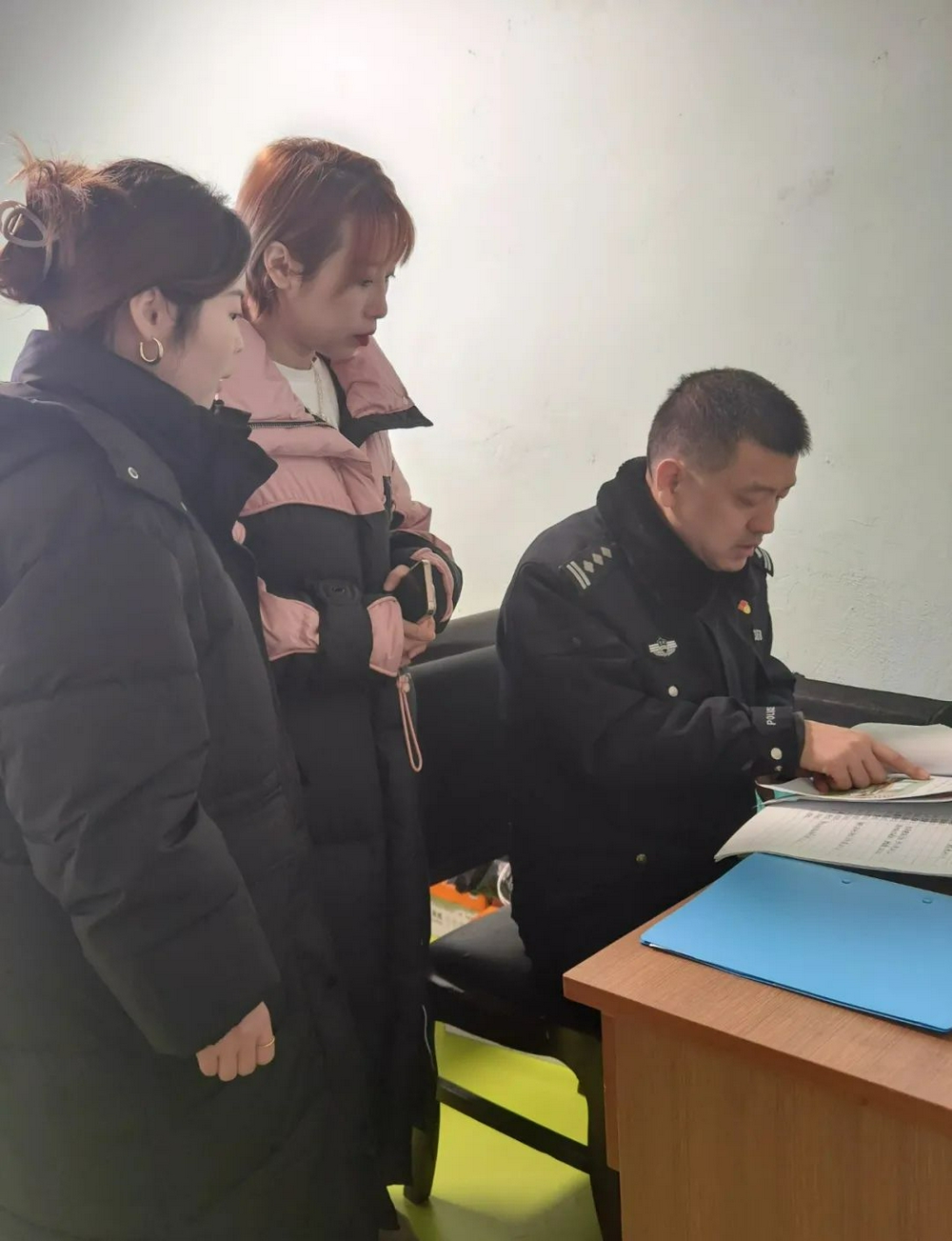 校車安全不容忽視 筑牢校園交通安全“防護(hù)墻”