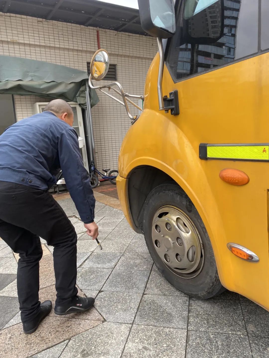 安全乘車，平安“童”行--祁陽(yáng)市伯爵幼兒園校車安全應(yīng)急演練