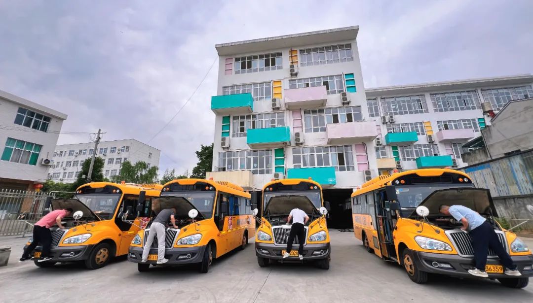嚴(yán)把校車(chē)“安全關(guān)”，守護(hù)平安上學(xué)路|安康高新第二幼兒園校車(chē)安全排查