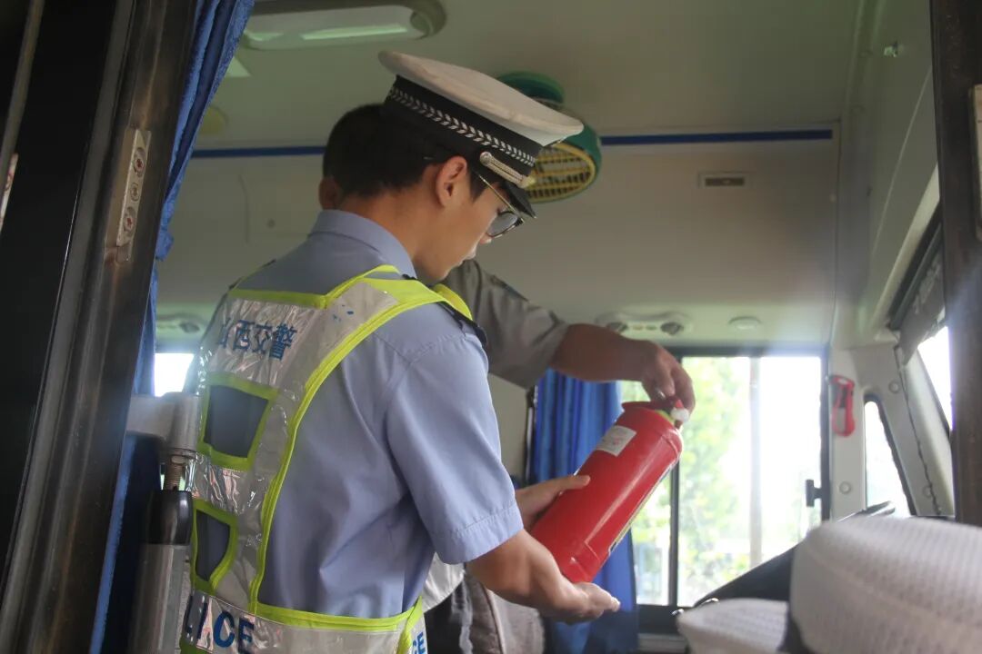 交通安全百日行動 | 筑牢安全防線 守護平安上學路