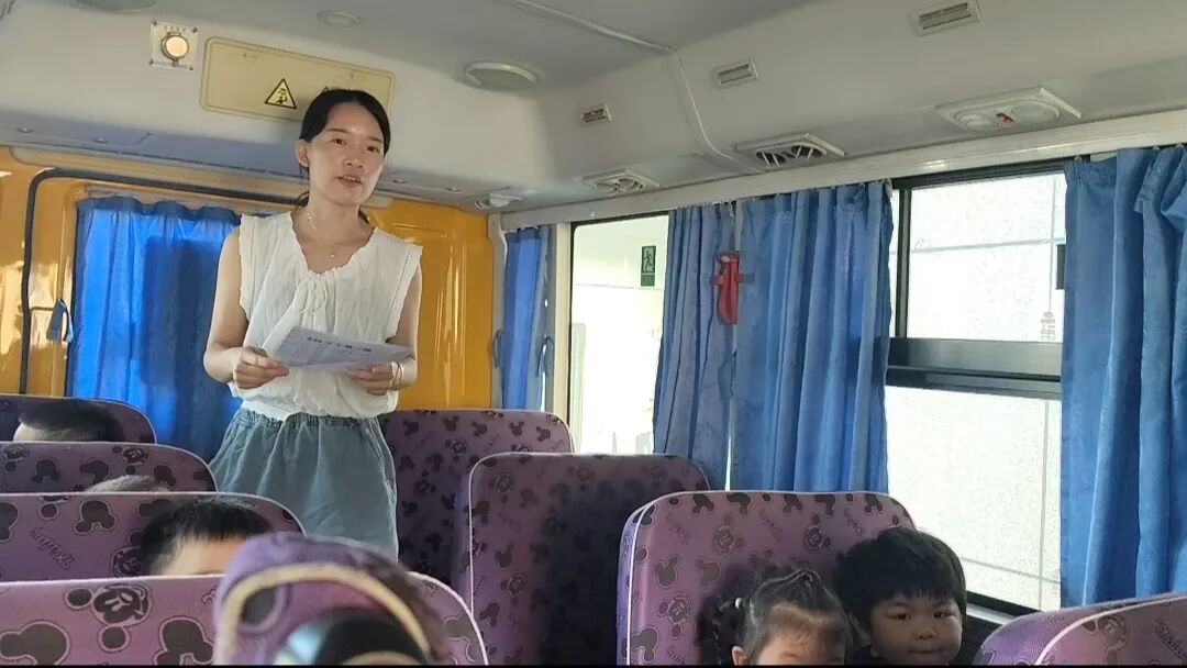 【校車安全】安全乘校車 平安伴我行——榜頭鎮(zhèn)藍天幼兒園校車安全應急演練