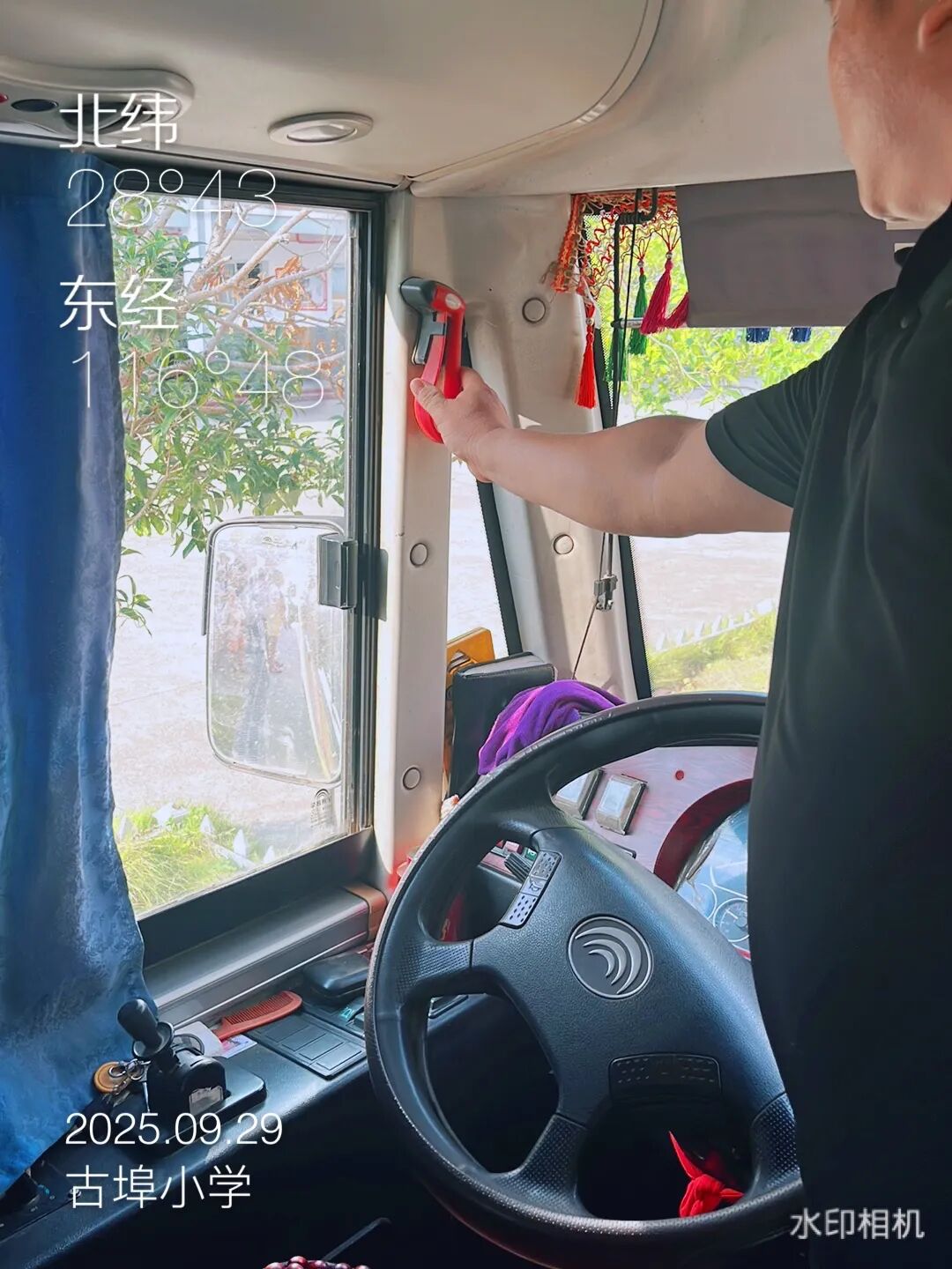 以練筑安全,守護上學路——古埠鎮(zhèn)中心小學開展校車安全應急演練 以練筑安全,守護上學路——古埠鎮(zhèn)中心小學開展校車安全應急演練