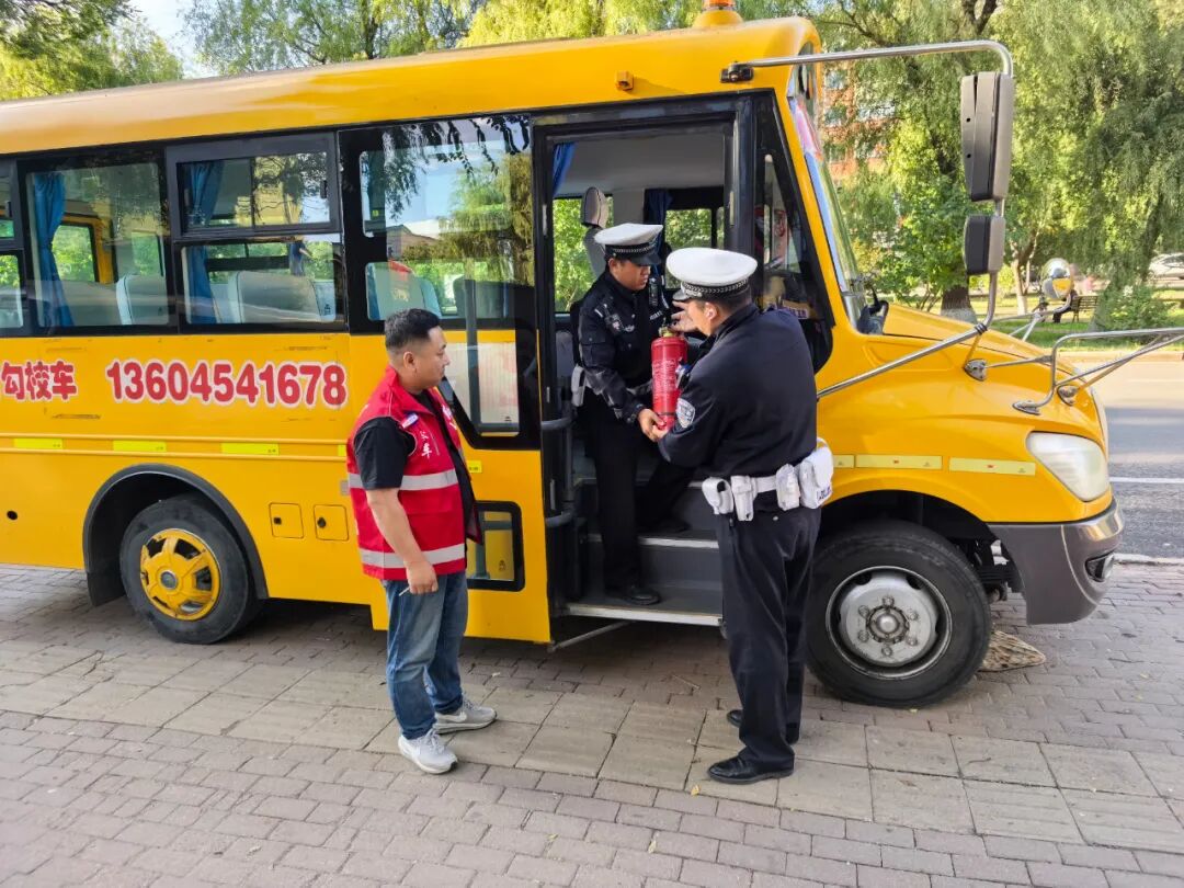 前進交警大隊深入轄區校車企業開展安全檢查和宣傳教育/ 前進交警大隊深入轄區校車企業開展安全檢查和宣傳教育