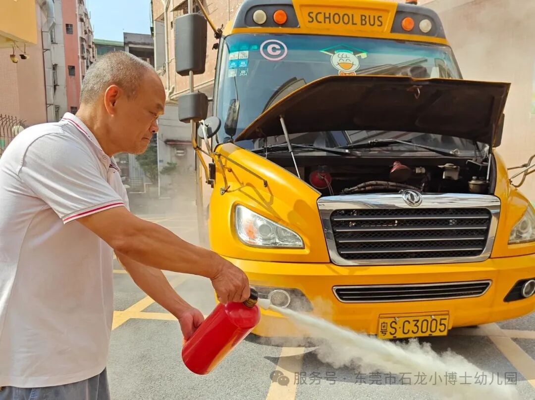 【校車演練】安全乘車，伴我同行——小博士幼兒園校車逃生安全演練活動(dòng)