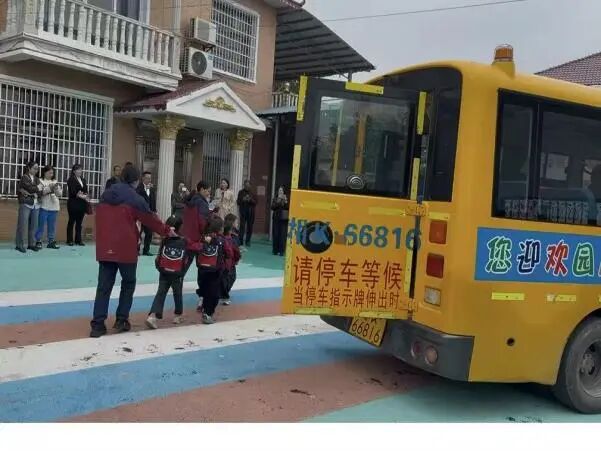 爐觀鎮蘆茅江幼兒園校車安全應急綜合演練