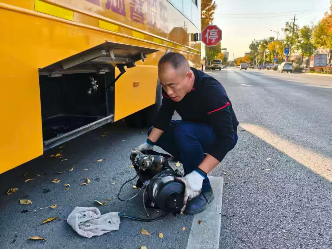 西海岸溫馨校車公司全面啟動冬防車輛維護保養工作/ 西海岸溫馨校車公司全面啟動冬防車輛維護保養工作