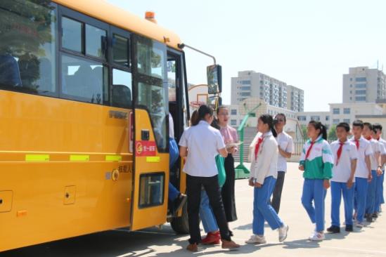 宇通客車用專業(yè)校車 守護孩子們的未來 