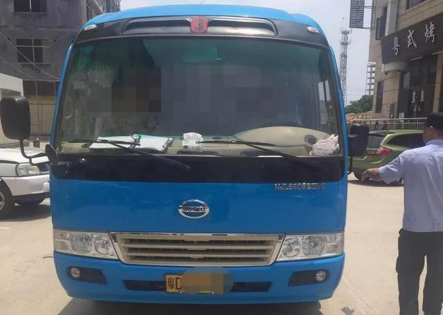 校車驚魂！核載25人的“黑校車”載了42人！還有更離譜的