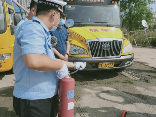 開學在即，事關孩子的安全問題，看大慶交警專項檢查行動